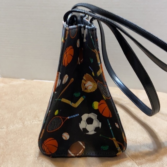 Sports themed handbag - Picture 4 of 10
